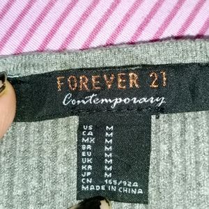 Forever 21 Sweater Top🌼