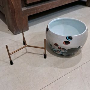 Metal Pot With Stand