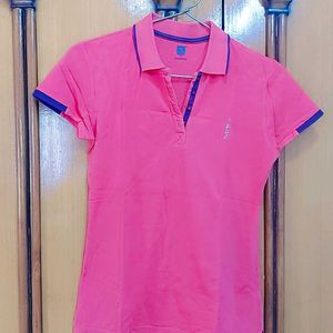 Stylish pink T-shirt, soft and comfortable