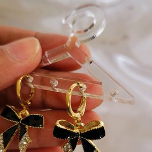 Bow Black Earrings