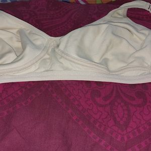 4 Bras In Good Condition