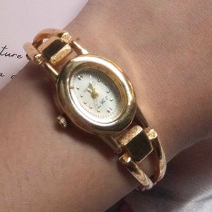 pinteresty vintage gold watch