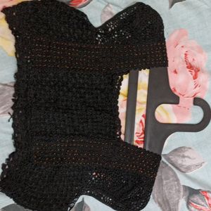 Wollen Netted Black Top
