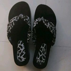 Lining Kurti And Pant With Slipper