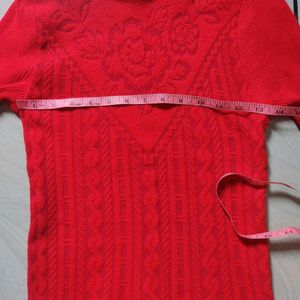 Pretty Red Sweatshirt With Design