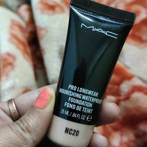 Pro Longwrar Foundation Mac