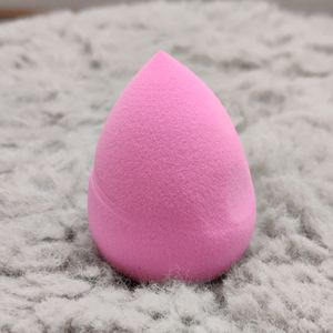 8 MAKE-UP SPONGES