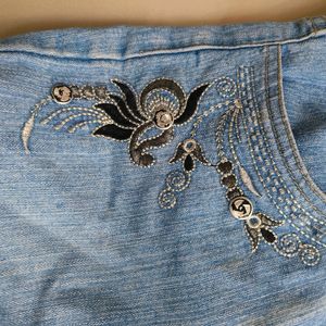 Jeans For Women Waist Size 32 and Length is 40