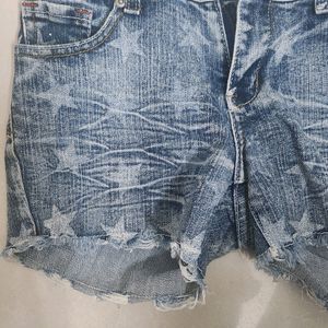 Distressed Denim Shorts 🩳