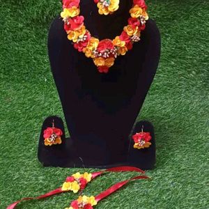 Flower Jewellery Set With 6 Pic Maagtika