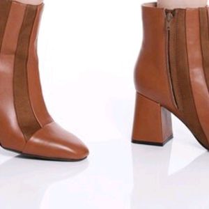 Women Tan Striped Boots