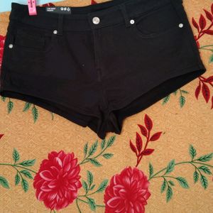 H&M Low Waist Black Shorts