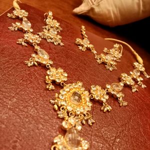 Golden Jewellery Set with Maangtika