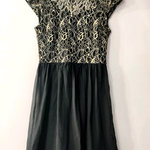 Vero Moda Black Floral Designed Dress | Bust 34 |