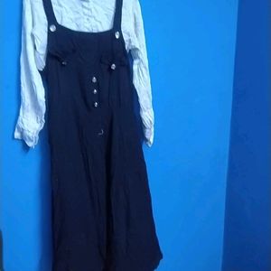 Designer Dungaree With T Shirt