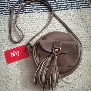 iva round sling bag