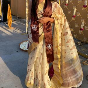 Beautiful Light Weight Saree With Golden Border