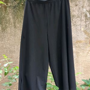 Relaxed Trousers With Side Slit