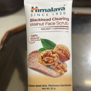 Himalaya Blackhead Clearing walnut Face Scrub