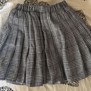 Black and white Flared Mini Skirt. Size - 28