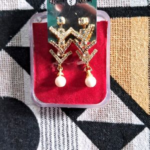 Combo Pack Of 2 Earrings & Hair Clutcher