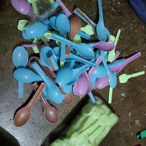 100 Plastic Spoons