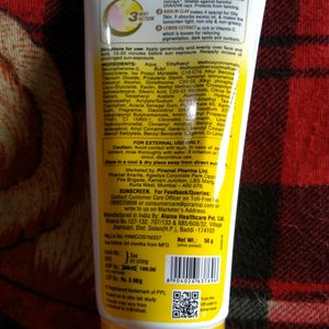 Lacto Calamine Sunscreen With Spf50