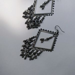 It's Beautiful Earrings,very  Light Weight Looks N