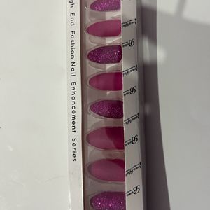 NAILS DARK PINK