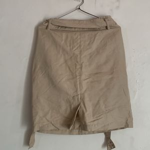 beige skirt