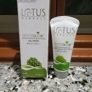 Lotus Herbal Face Whitening Gel Cream