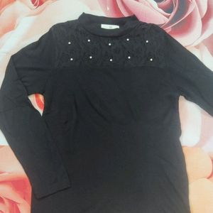 Black Winter Top With White Pearls