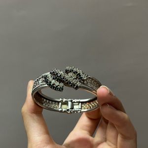 Bracelet ( free size )