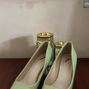 pista green pump heel