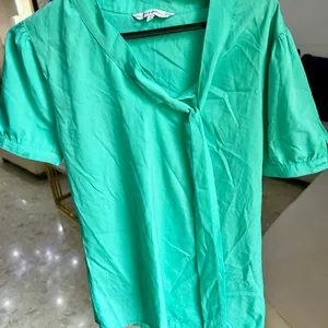 GREEN SHIRT WITH KNOT DETAIL