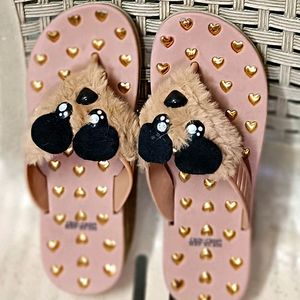 Cute Lightweight Slippers For Women..