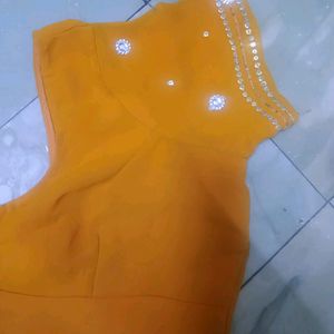 Yellow 💛 Colour Saree With Designer Blouse 😍