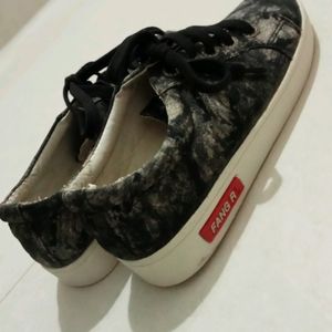 Fangirl Black & White Shoes (Girls/Women)