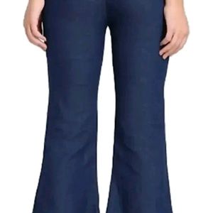 *Classic Denim Solid Jeans for Women*