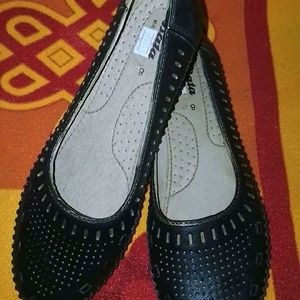 New With Tags Bata Women Billes