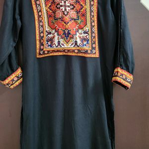 Black Kurta With Slit Sleeve And Designer Neck.