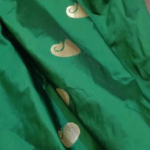 ✨Elegant Bottle Green Saree With Golden Designs