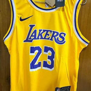 LAKERS YELLOW BASKETBALL JERSEY 23 SIZE M (40)