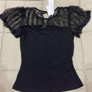 Forever New LISA LACENWTYOKE FLUTTERSLEEVE TOP