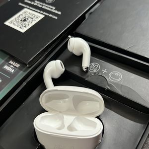 Croma IN101 Truly Wireless Earbuds..