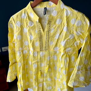 🌼Lemon yellow Top - S (34”)- New