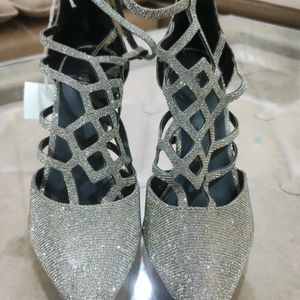 Beautiful Grey Heel