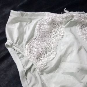 Pista Color Embroidered Panty