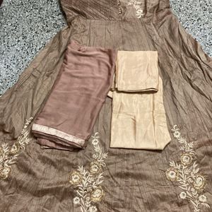 New Anarkali Kurta Set For Grabs