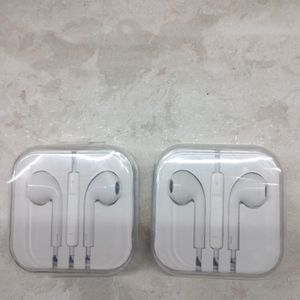 2 Earphones